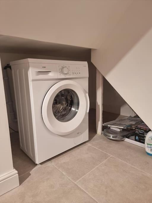 Apartament Entire Ground Floor Flat, Free Off-street Parking And Large Garden