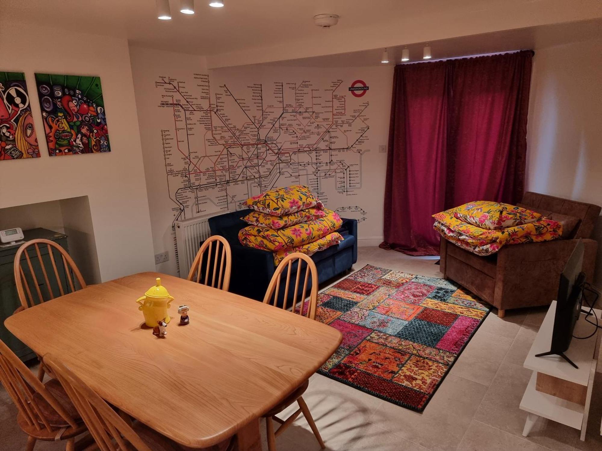 Entire Ground Floor Flat, Free Off-street Parking And Large Garden * Londra