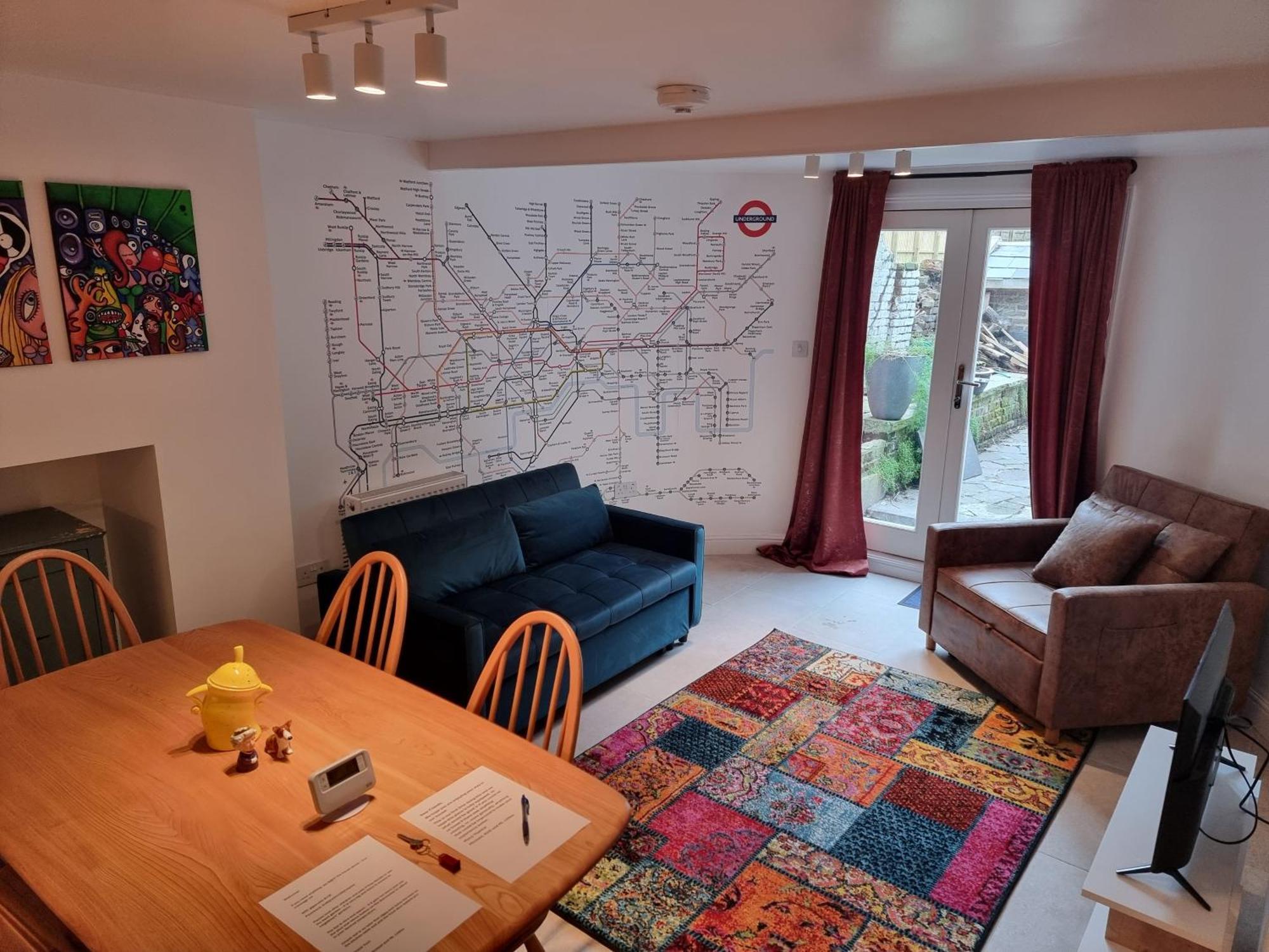 Apartament Entire Ground Floor Flat, Free Off-street Parking And Large Garden *