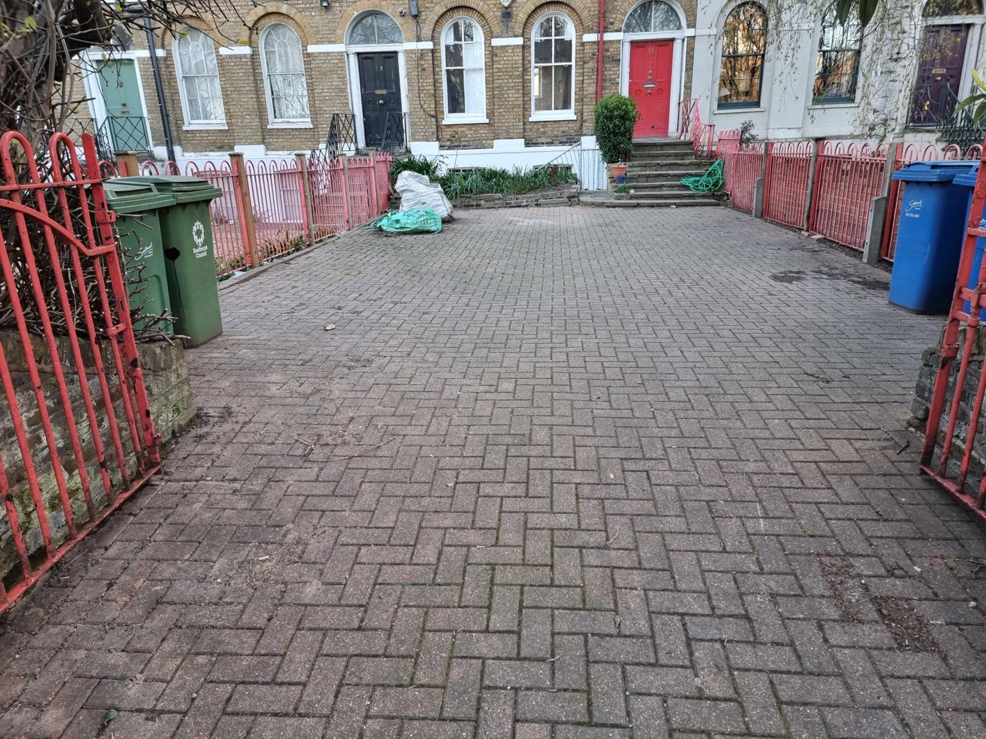 Entire Ground Floor Flat, Free Off-street Parking And Large Garden Apartament Londra