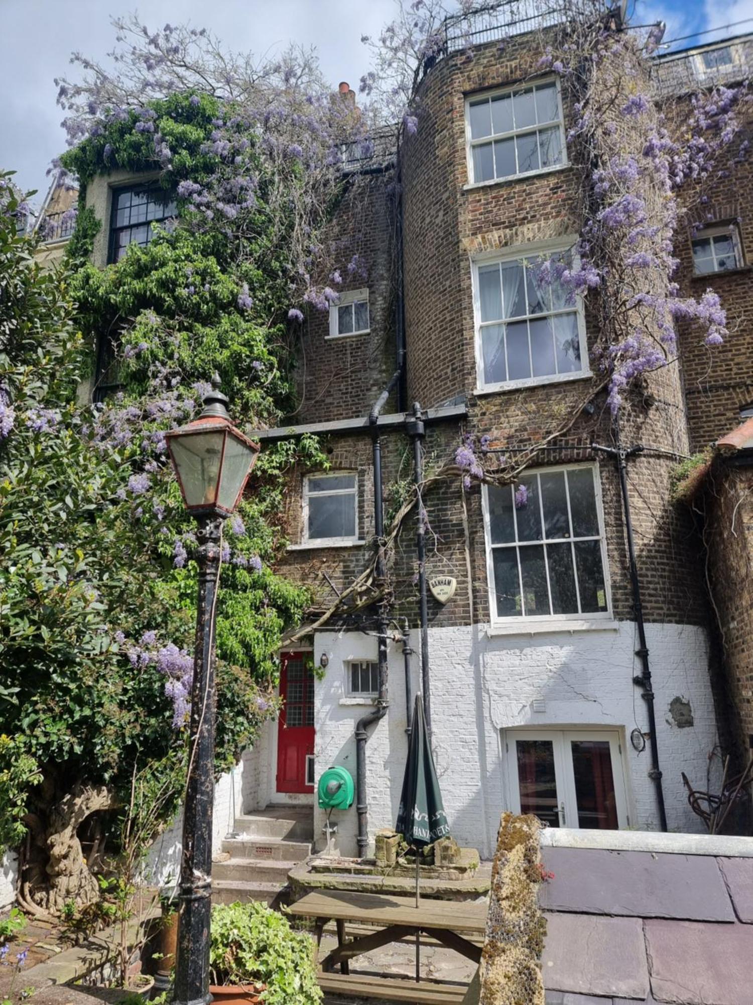Entire Ground Floor Flat, Free Off-street Parking And Large Garden Apartament *